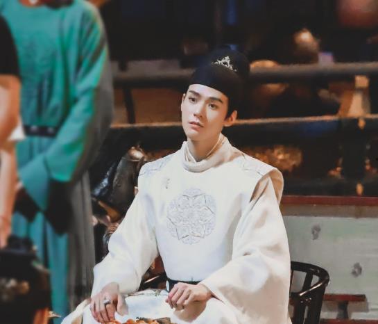 龚俊热巴最新爆料图片大全,甜蜜互动引粉丝狂欢，海量美图来袭！”  第3张